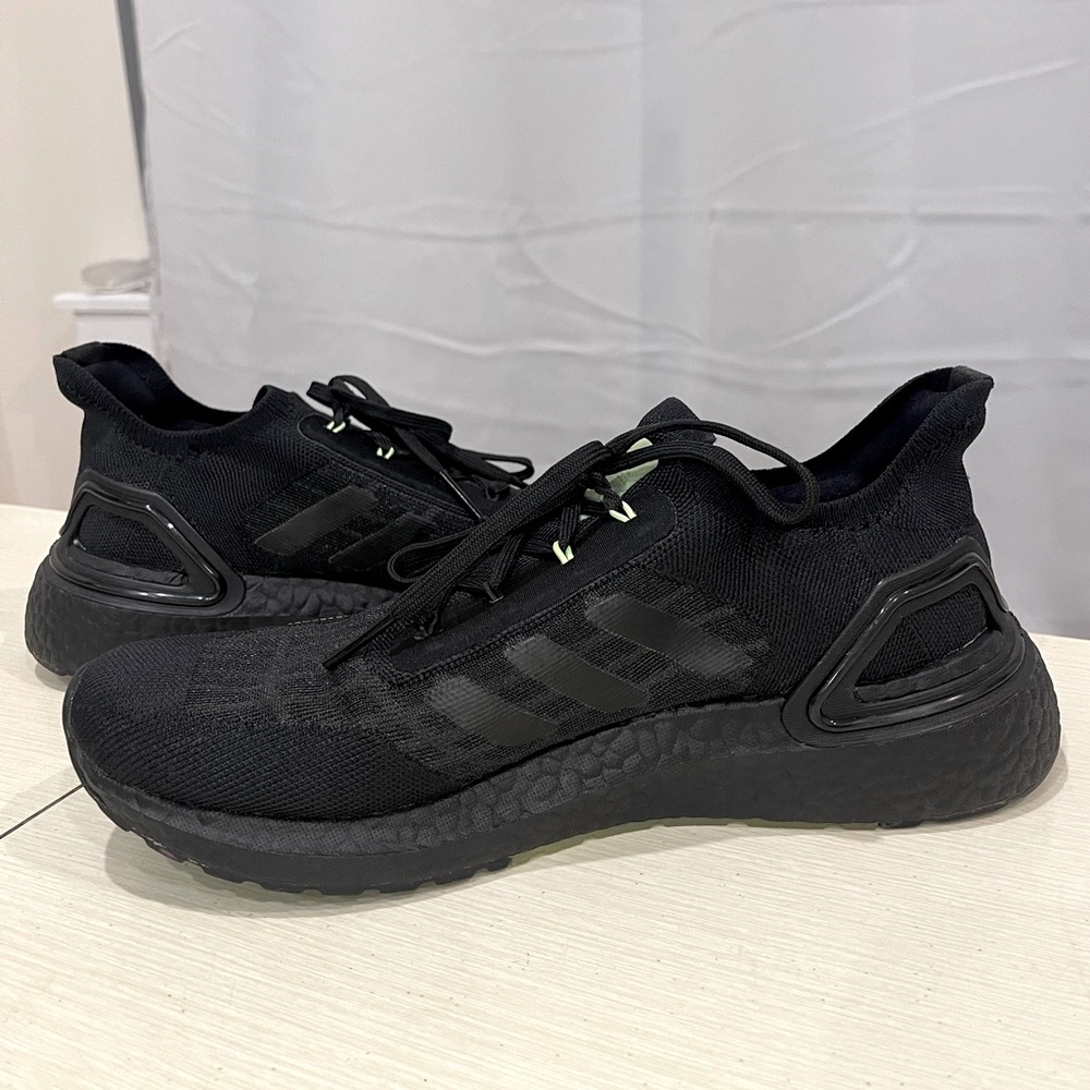 Adidas Ultra Boost Sneakers (men’s 8/women’s 9.5)